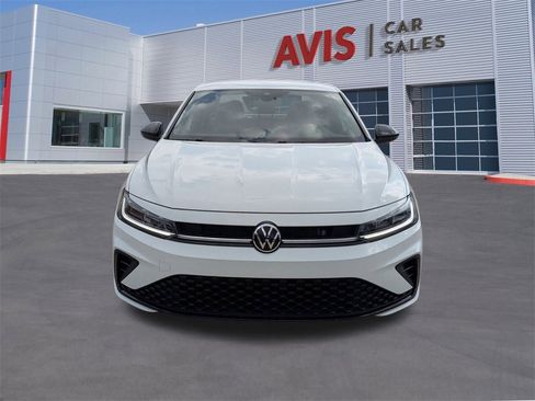 Used 2025 Volkswagen Jetta Sport image 2