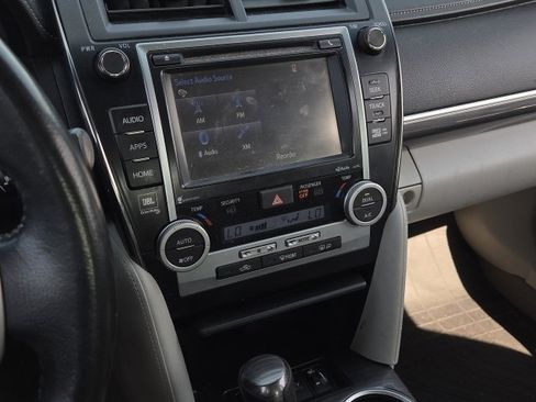 Used 2014 Toyota Camry XLE w/ Leather Package FWD image 18