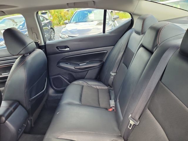 Used 2022 Nissan Altima 2.5 SR w/ Midnight Edition Package FWD image 12