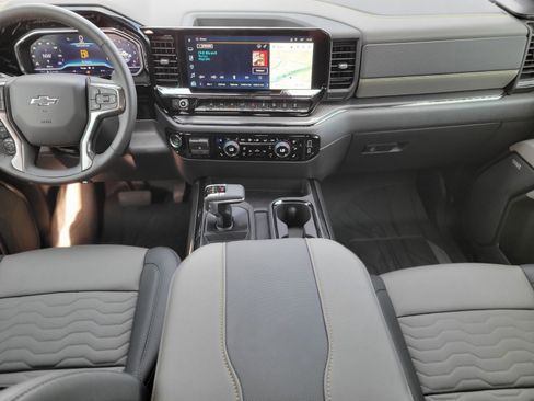 Used 2025 Chevrolet Silverado 1500 ZR2 image 14
