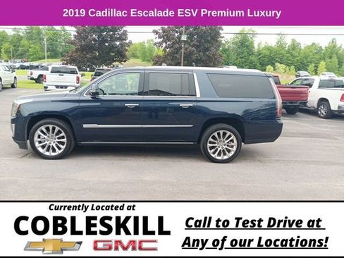 Used 2019 Cadillac Escalade ESV Premium Luxury AWD/4WD image 8