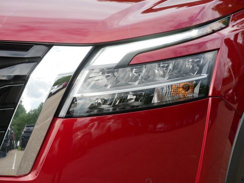 Certified 2024 Nissan Pathfinder SL AWD/4WD image 16