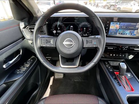 Certified 2025 Nissan Kicks SR image 6