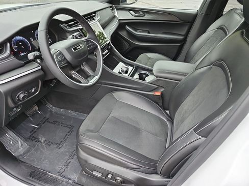 Used 2025 Jeep Grand Cherokee L Altitude AWD/4WD image 19