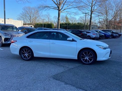 Used 2015 Toyota Camry XSE image 4