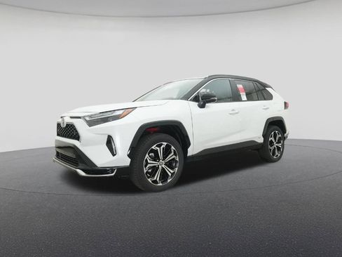 New 2025 Toyota RAV4 XSE AWD/4WD image 17