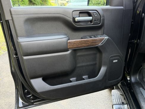 Used 2021 Chevrolet Silverado 1500 High Country w/ Technology Package AWD/4WD image 4