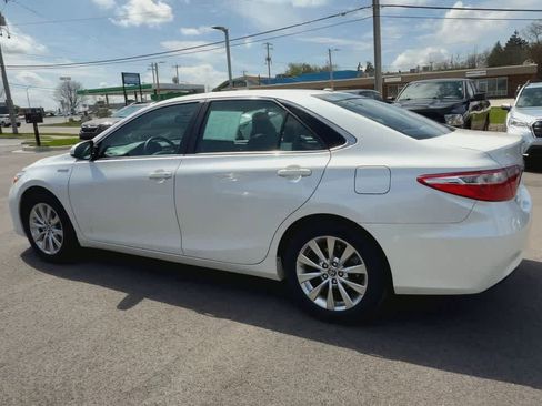 Used 2015 Toyota Camry XLE w/ Moonroof Package image 6