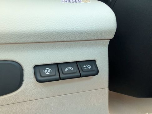Used 2023 Buick Envision Avenir AWD/4WD image 16
