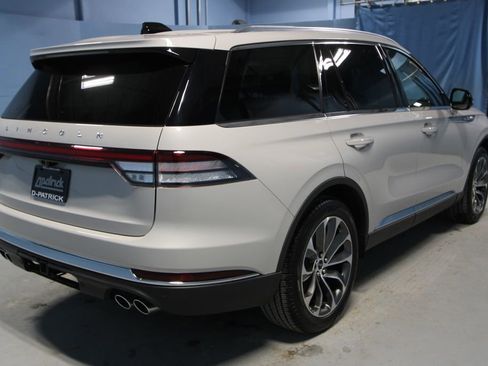 Used 2025 Lincoln Aviator AWD image 34