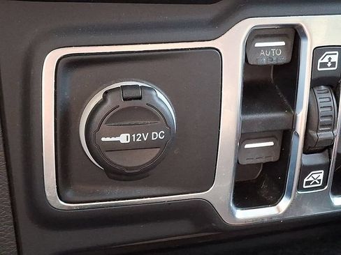 Used 2019 Jeep Wrangler Unlimited Sahara AWD/4WD image 23