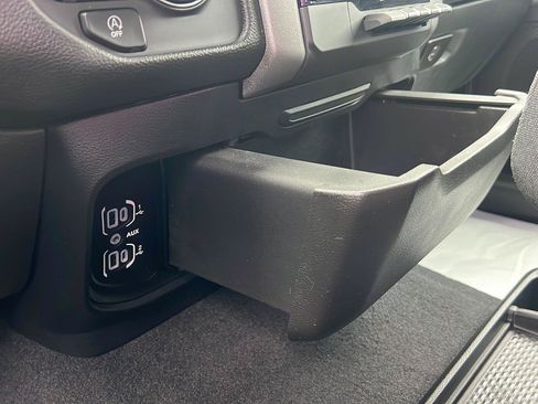 Used 2025 RAM 1500 Big Horn AWD/4WD image 38