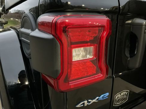 Used 2023 Jeep Wrangler Unlimited Sahara w/ Cold Weather Group image 33