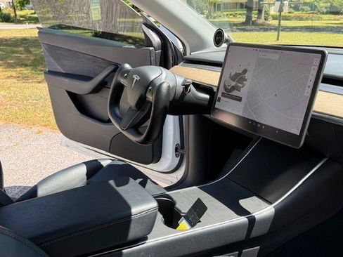 Used 2021 Tesla Model Y Long Range AWD/4WD image 37
