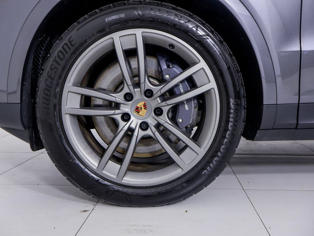 Certified 2026 Porsche Cayenne E-Hybrid AWD/4WD image 34