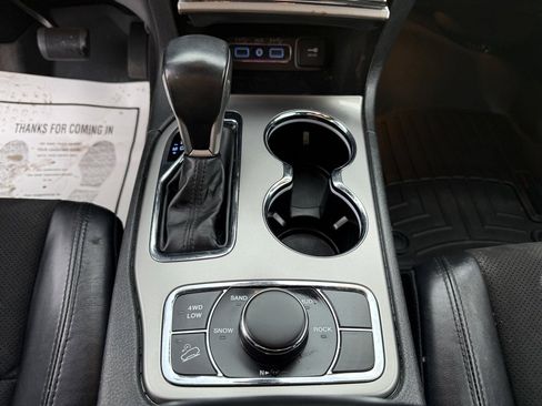 Used 2022 Jeep Grand Cherokee Laredo X image 27