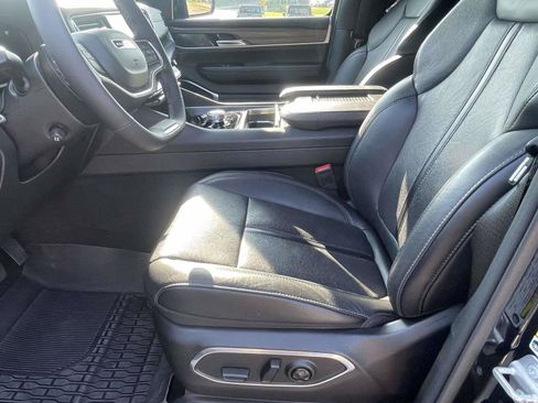 Used 2024 Jeep Wagoneer Series II w/ Flexible Seating Group RWD image 12