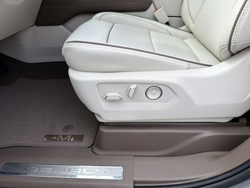 New 2026 GMC Yukon XL Denali image 11