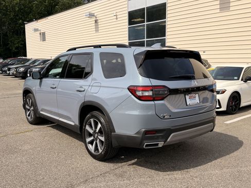 Used 2023 Honda Pilot Touring image 4