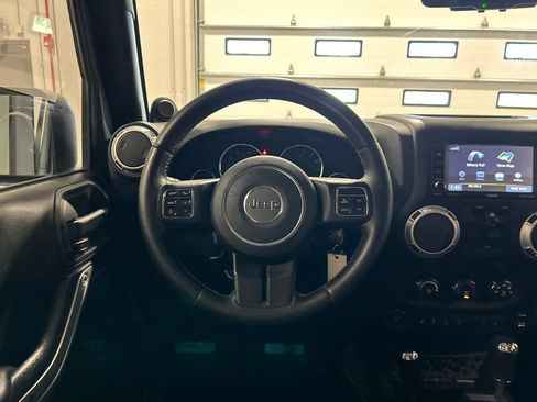 Used 2014 Jeep Wrangler Unlimited Sahara w/ Connectivity Group AWD/4WD image 24