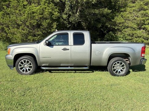 Used 2009 GMC Sierra 1500 W/T w/ Work Truck Preferred Package RWD image 8