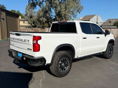 Used 2023 Chevrolet Silverado 1500 ZR2 w/ Technology Package image 4