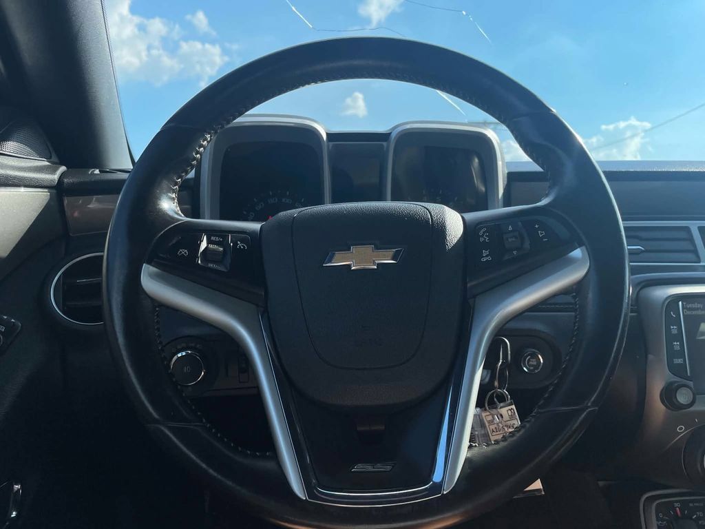 Used 2015 Chevrolet Camaro SS RWD image 12