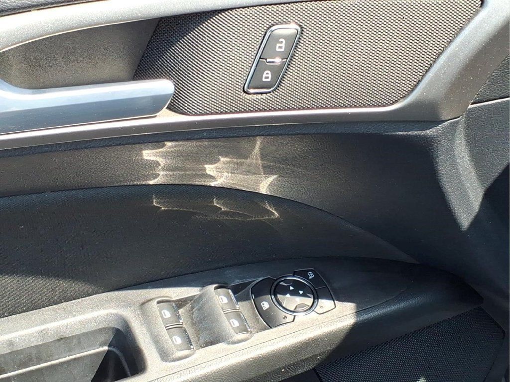 Used 2020 Ford Fusion SE AWD/4WD image 16