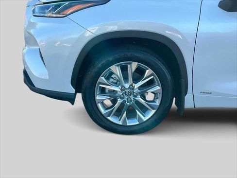 Certified 2025 Toyota Highlander Limited image 9
