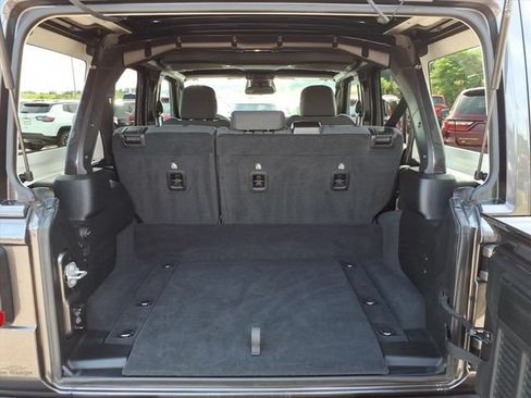 Used 2025 Jeep Wrangler Unlimited Sahara w/ Safety Group AWD/4WD image 8