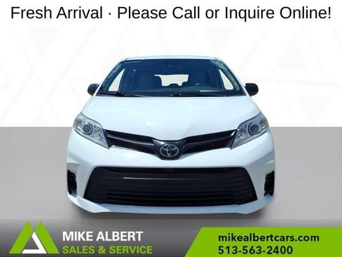 Used 2020 Toyota Sienna L FWD image 2