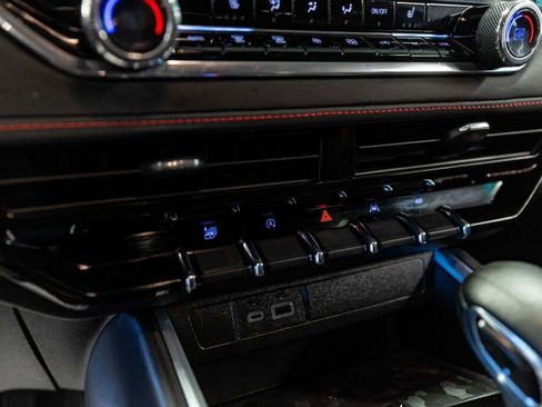 Used 2024 Chevrolet Colorado Z71 w/ Z71 Convenience Package 2 image 13