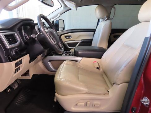 Used 2017 Nissan Titan SV RWD image 17