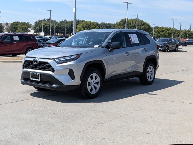 Used 2025 Toyota RAV4 LE AWD/4WD image 10