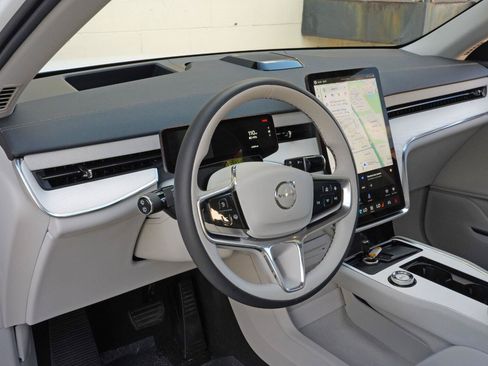 Used 2025 Volvo EX90 Plus AWD/4WD image 13