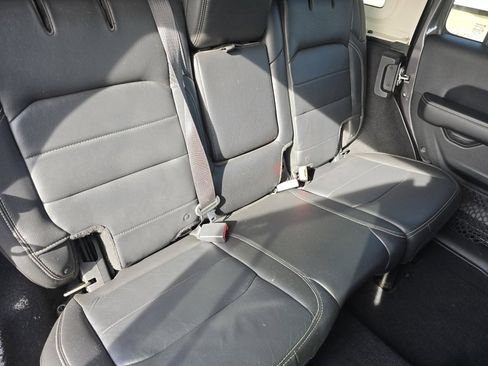 Used 2018 Jeep Wrangler Unlimited Sahara image 25