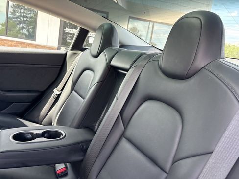 Used 2022 Tesla Model 3 Standard Range image 4