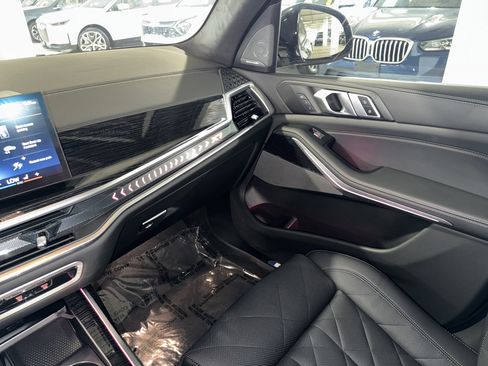 Used 2025 BMW X7 xDrive40i w/ M Sport Package AWD/4WD image 31