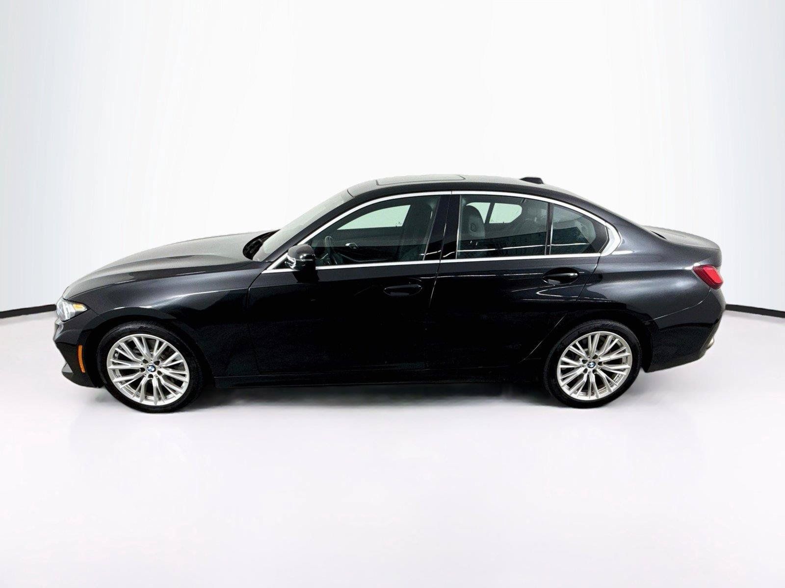 Used 2024 BMW 330i Sedan RWD image 2