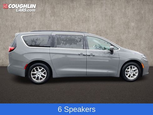Used 2022 Chrysler Pacifica Touring-L image 11