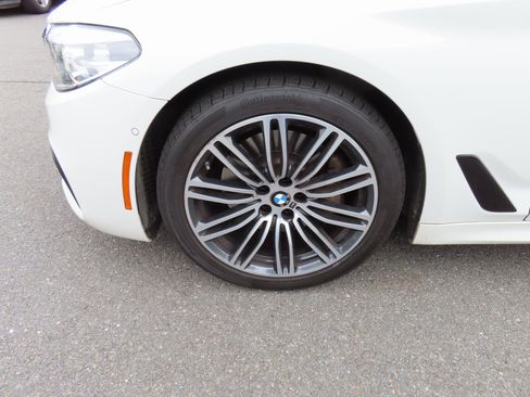 Used 2017 BMW 530i xDrive image 12