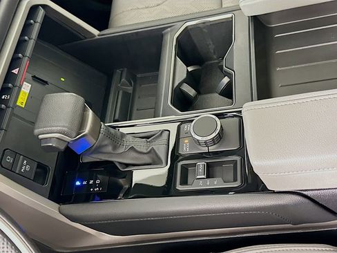 Used 2024 Toyota Tundra Limited image 17