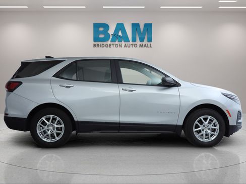 Certified 2022 Chevrolet Equinox LS AWD/4WD image 8