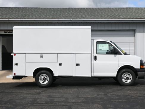 New 2025 GMC Savana 3500 w/ Power Convenience Package image 4