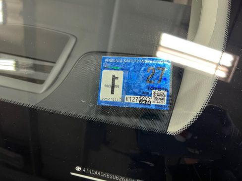 Used 2025 Toyota Camry XLE image 37