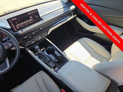 Used 2025 Honda Accord Touring image 12