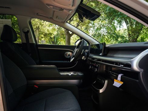 New 2026 Hyundai Ioniq 9 SE AWD/4WD image 10