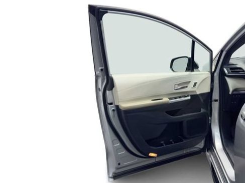 Used 2021 Toyota Sienna Limited FWD image 11