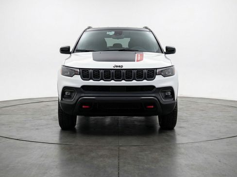 Used 2025 Jeep Compass Trailhawk AWD/4WD image 2