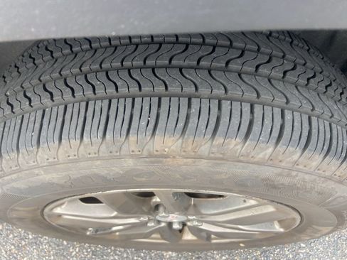 Used 2018 GMC Acadia SLT image 14